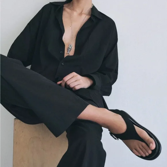 Zara Black Sandals with Toe-Loop Design - Picture 4 of 7